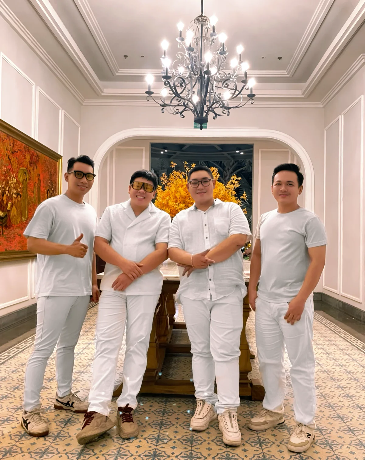 Về Chúng Tôi